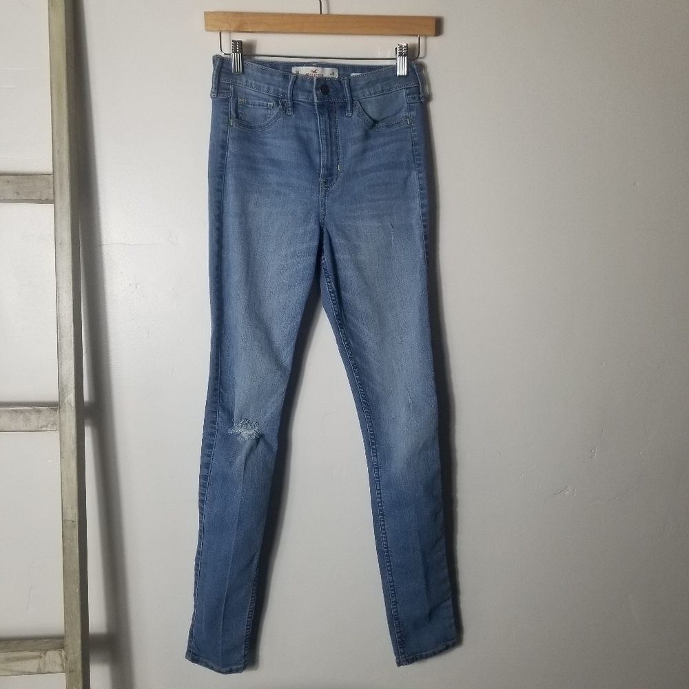 HOLLISTER HIGH RISE SUPER SKINNY JEANS WITH DISTRESS MARKINGS SIZE 3R